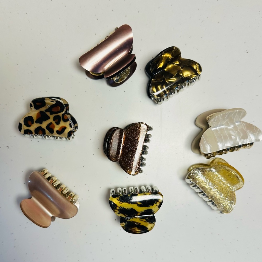 1.5” Plastic Hair Clips.